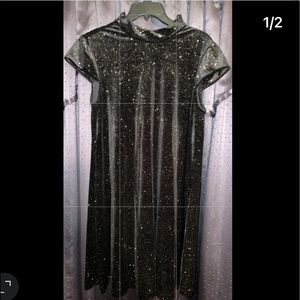 Little black dress with a dash of gold! 8-10